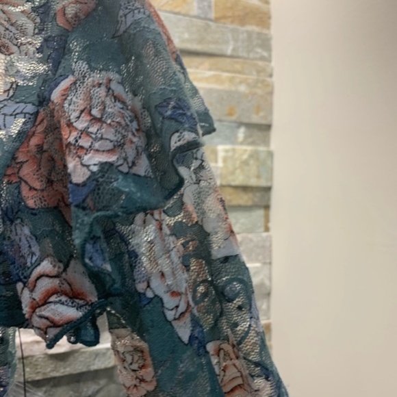 Melrose and Market Ruffle Sleeve Floral Lace Blouse - Picture 5 of 6